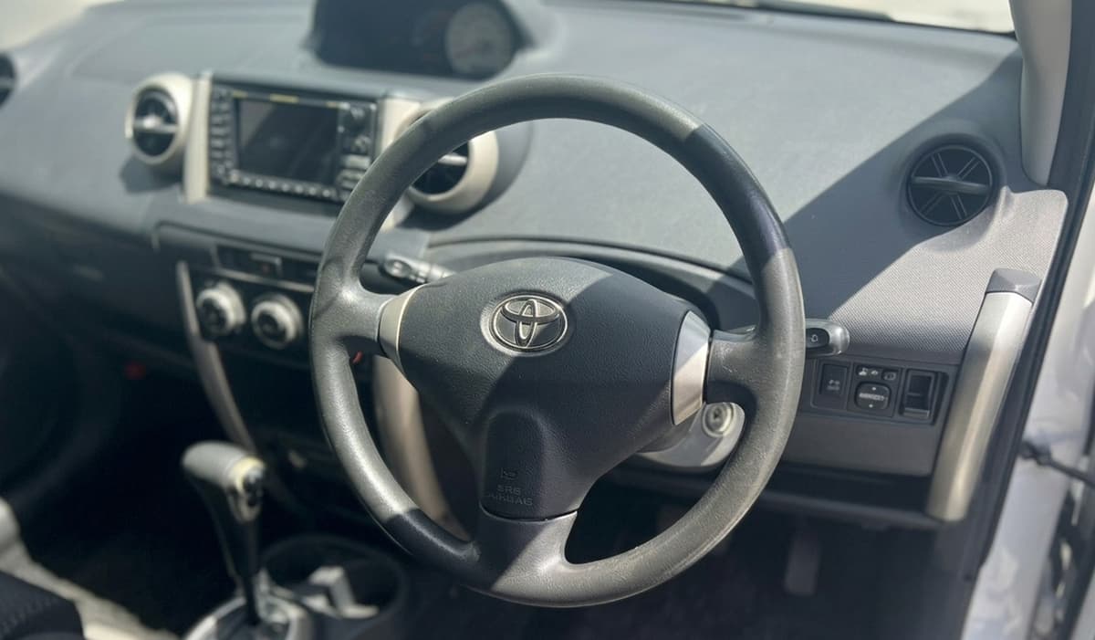 2003 Toyota IST 1.3F image-7