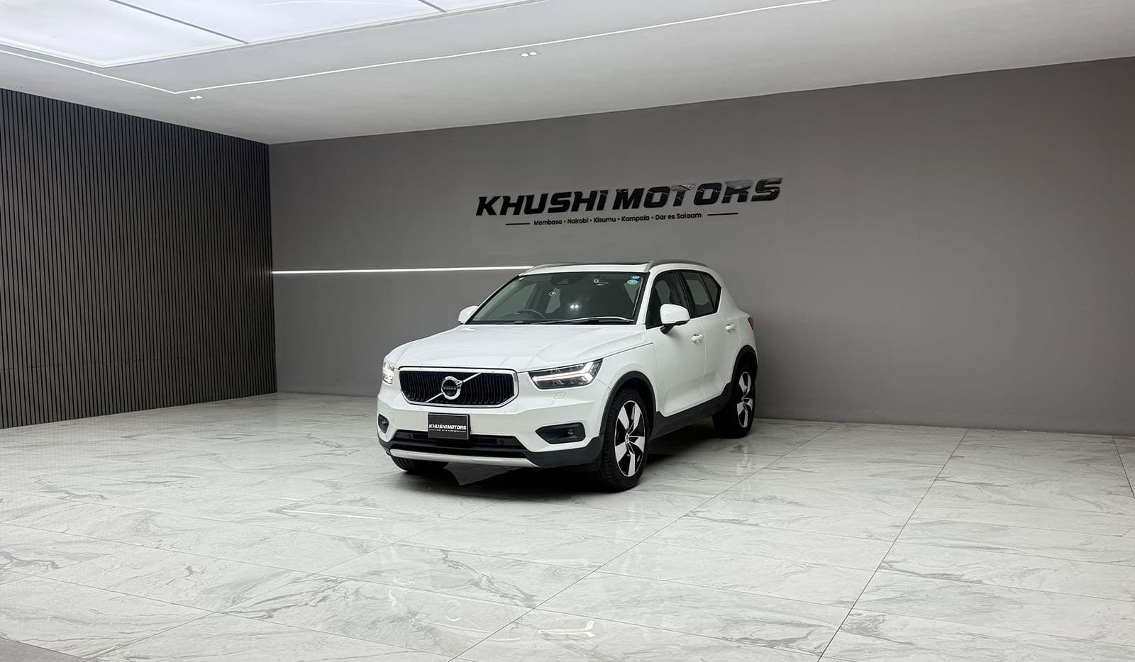2019 Volvo XC 40 T4 MOMENTUM image-3
