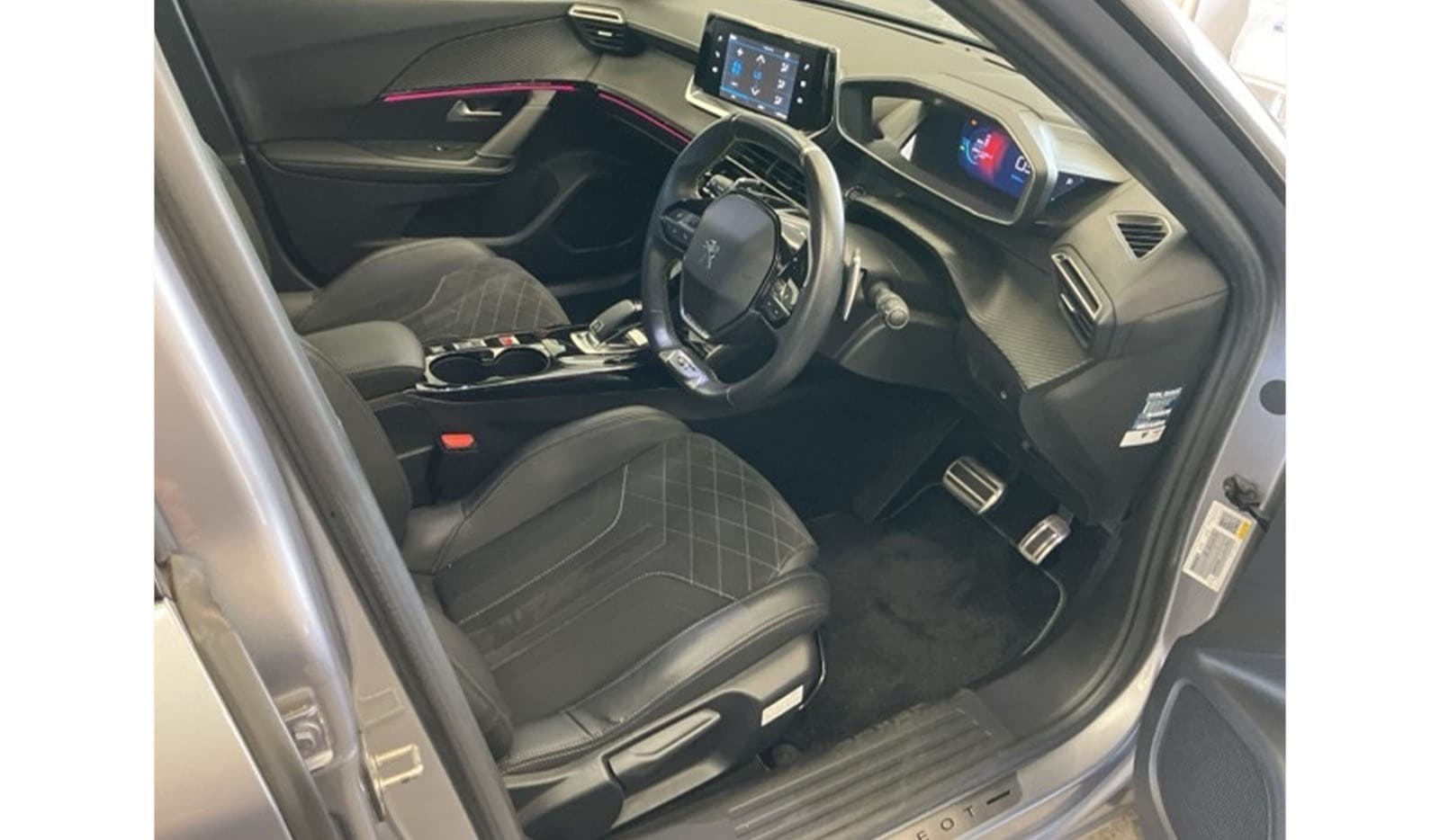 2020 Peugeot 2008 GT LINE image-4