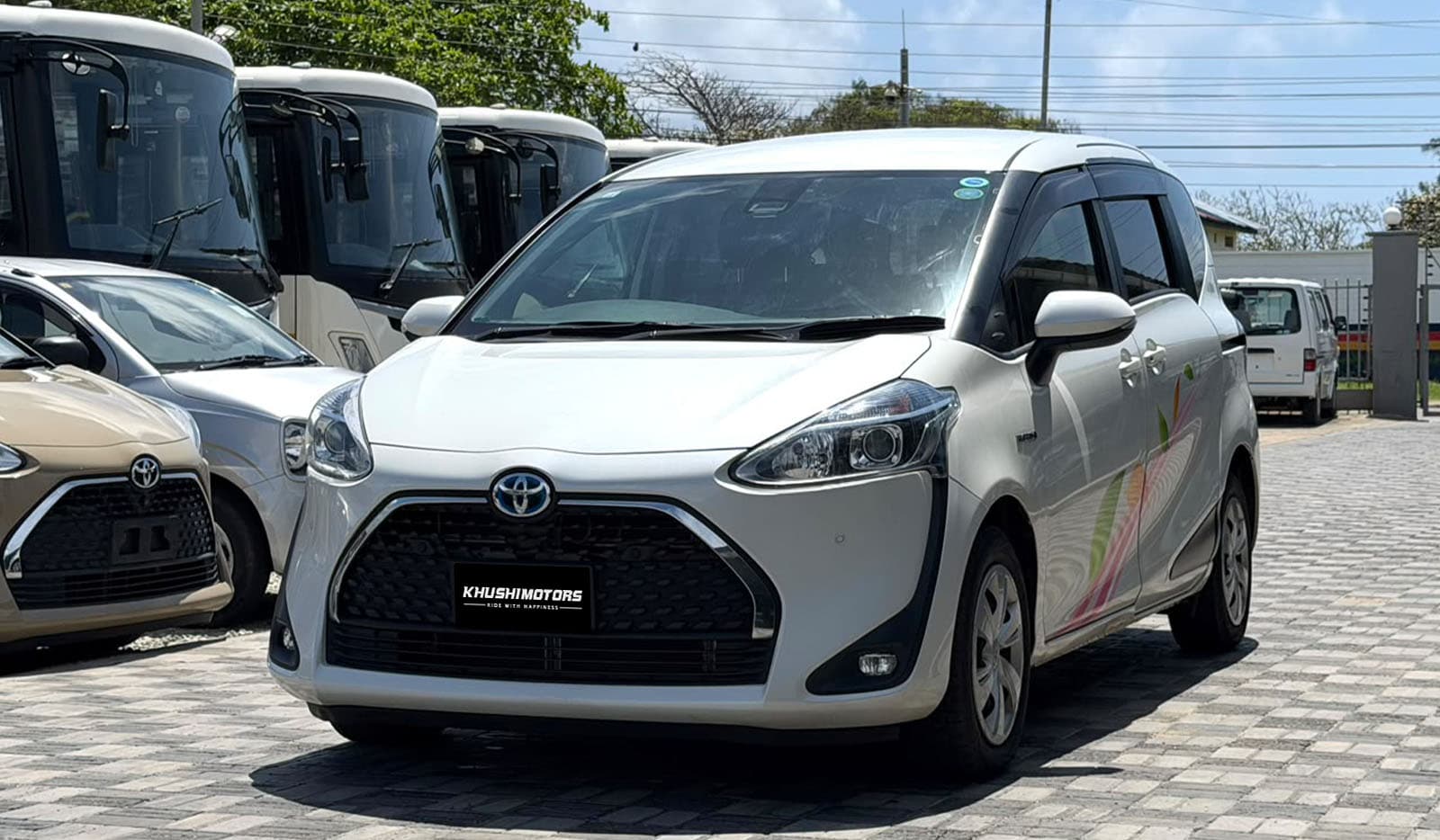 2019 Toyota Sienta Hybrid Funbase G image-3