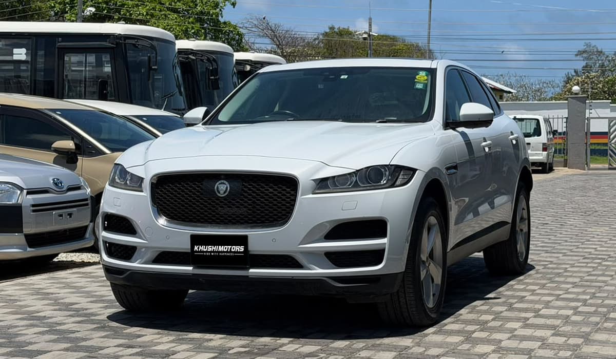 2016 Jaguar F Pace Prestige image-3