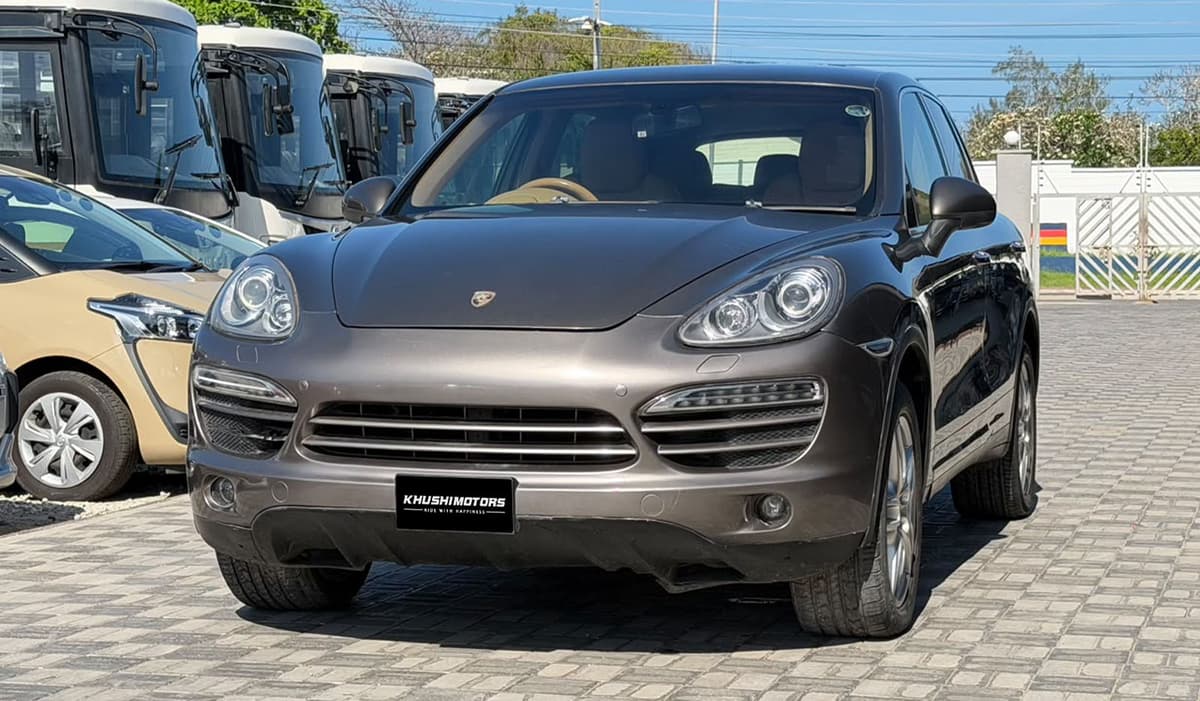 2013 Porsche Cayenne image-3