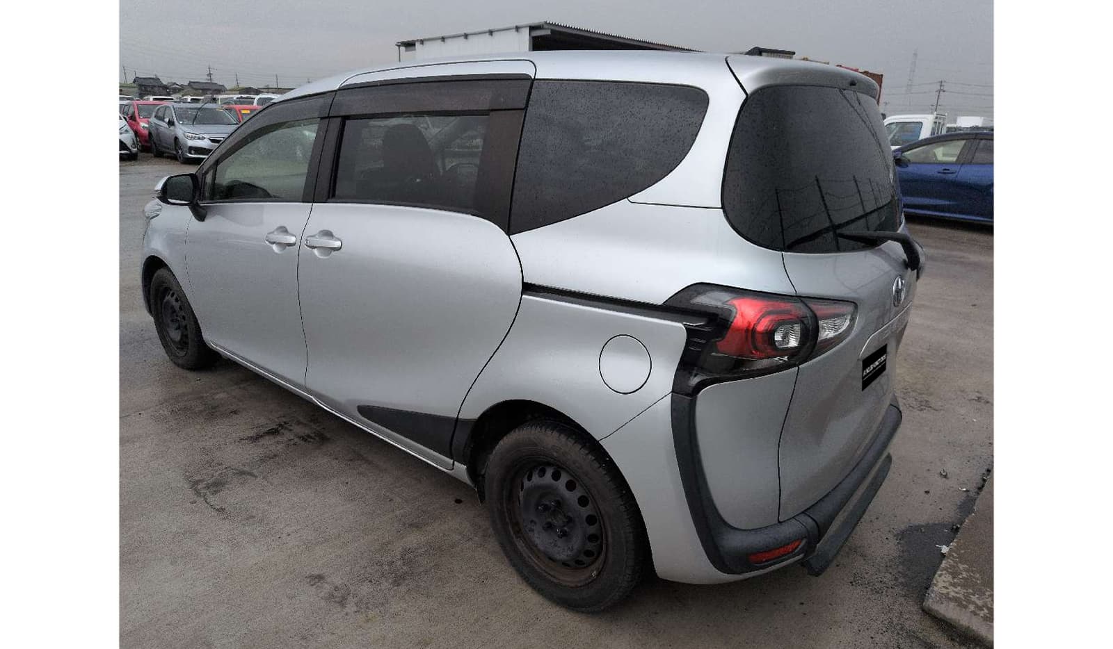 2019 Toyota Sienta image-3