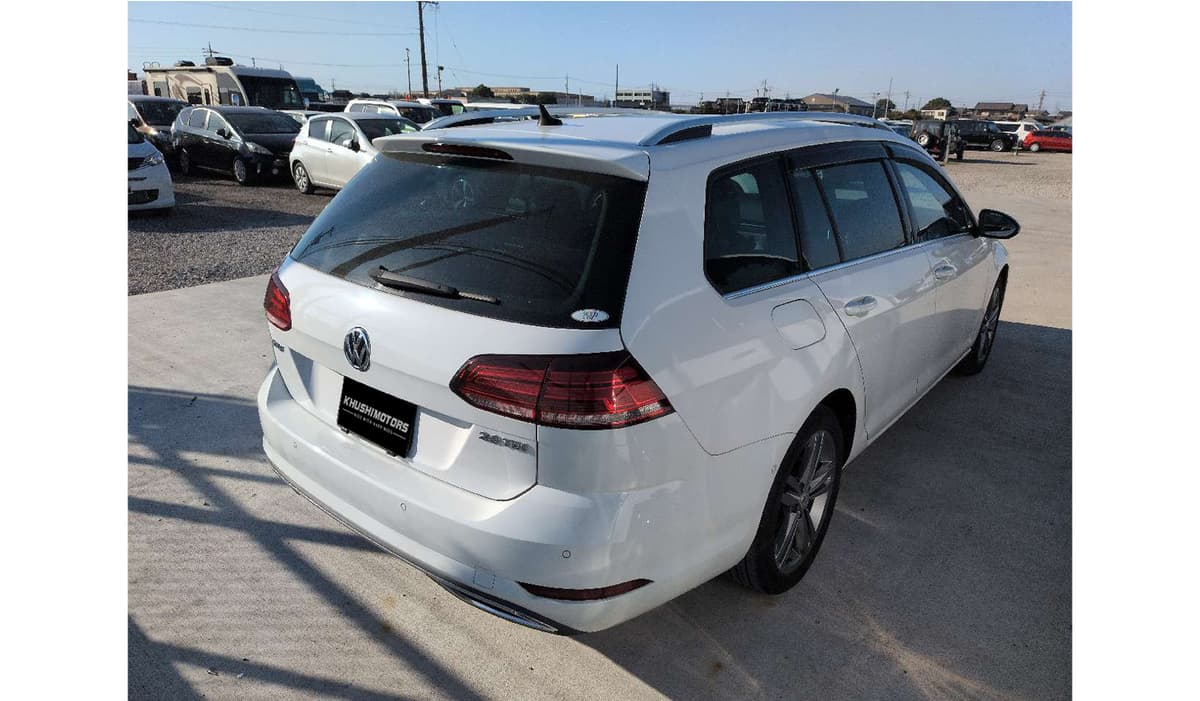 2020 Volkswagen Golf Variant image-4