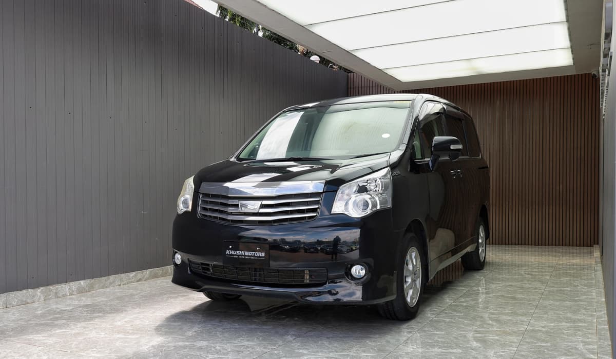 2012 Toyota Noah YY image-3