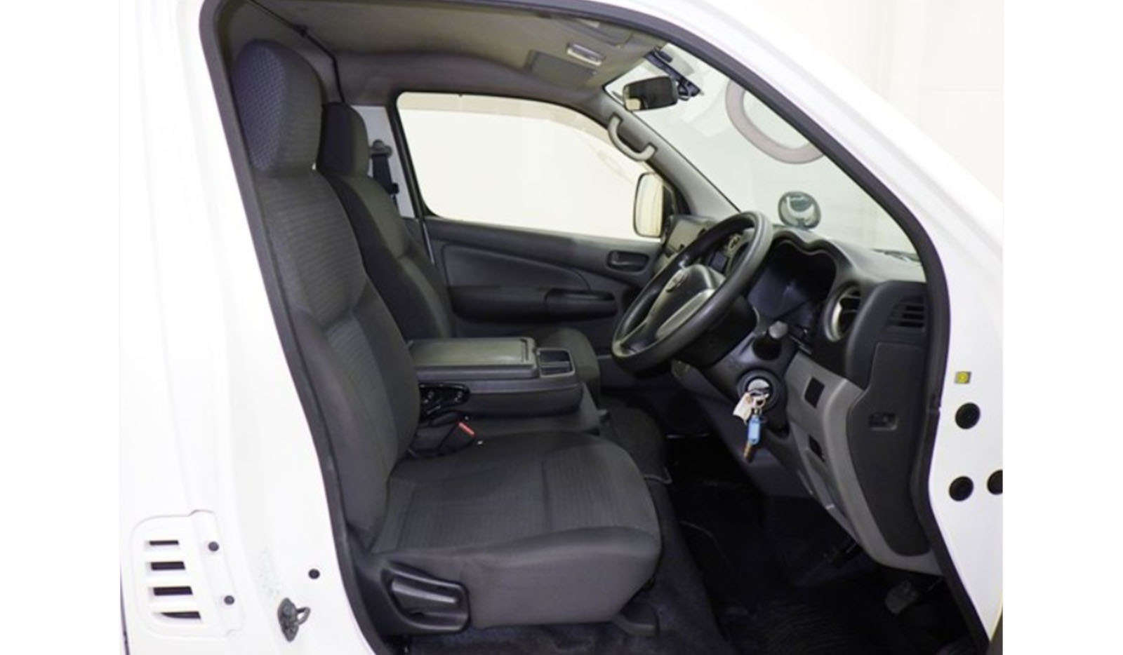 2019 Isuzu Como image-4