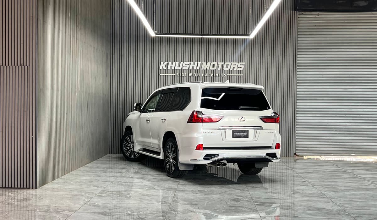2018 Lexus LX LX570 image-4