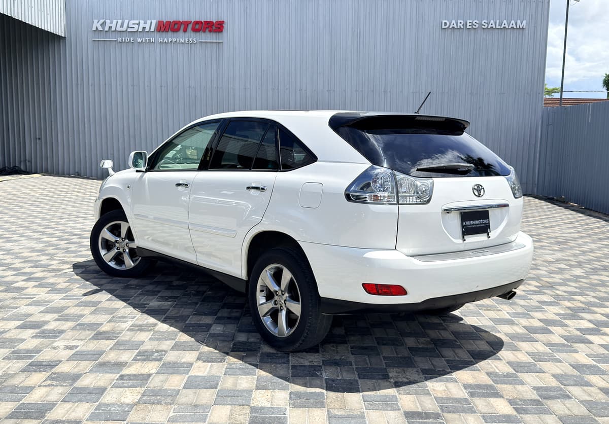 2005 Toyota Harrier Alcantra Version image-4