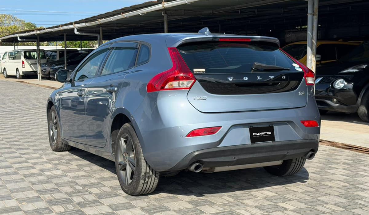 2018 Volvo V40 Anniversary Edition image-4