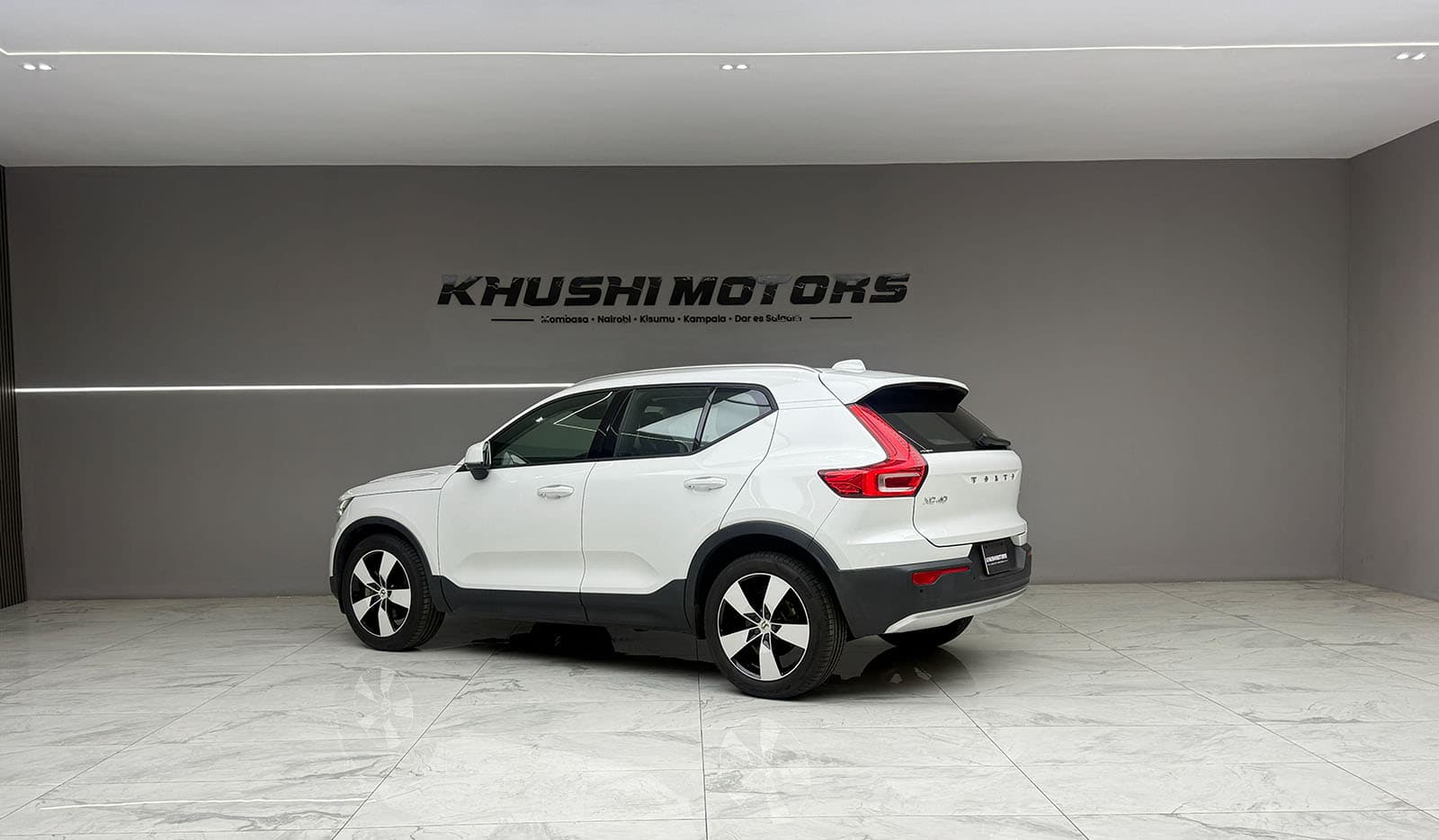 2019 Volvo XC 40 T4 MOMENTUM image-4