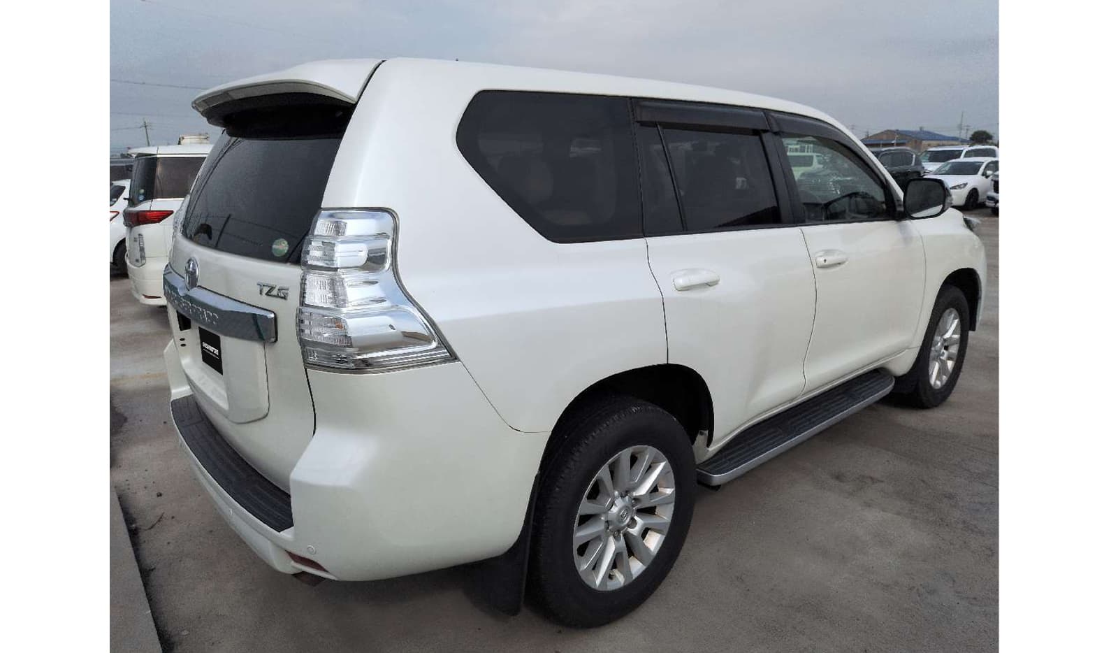 2017 Toyota Land Cruiser Prado image-4