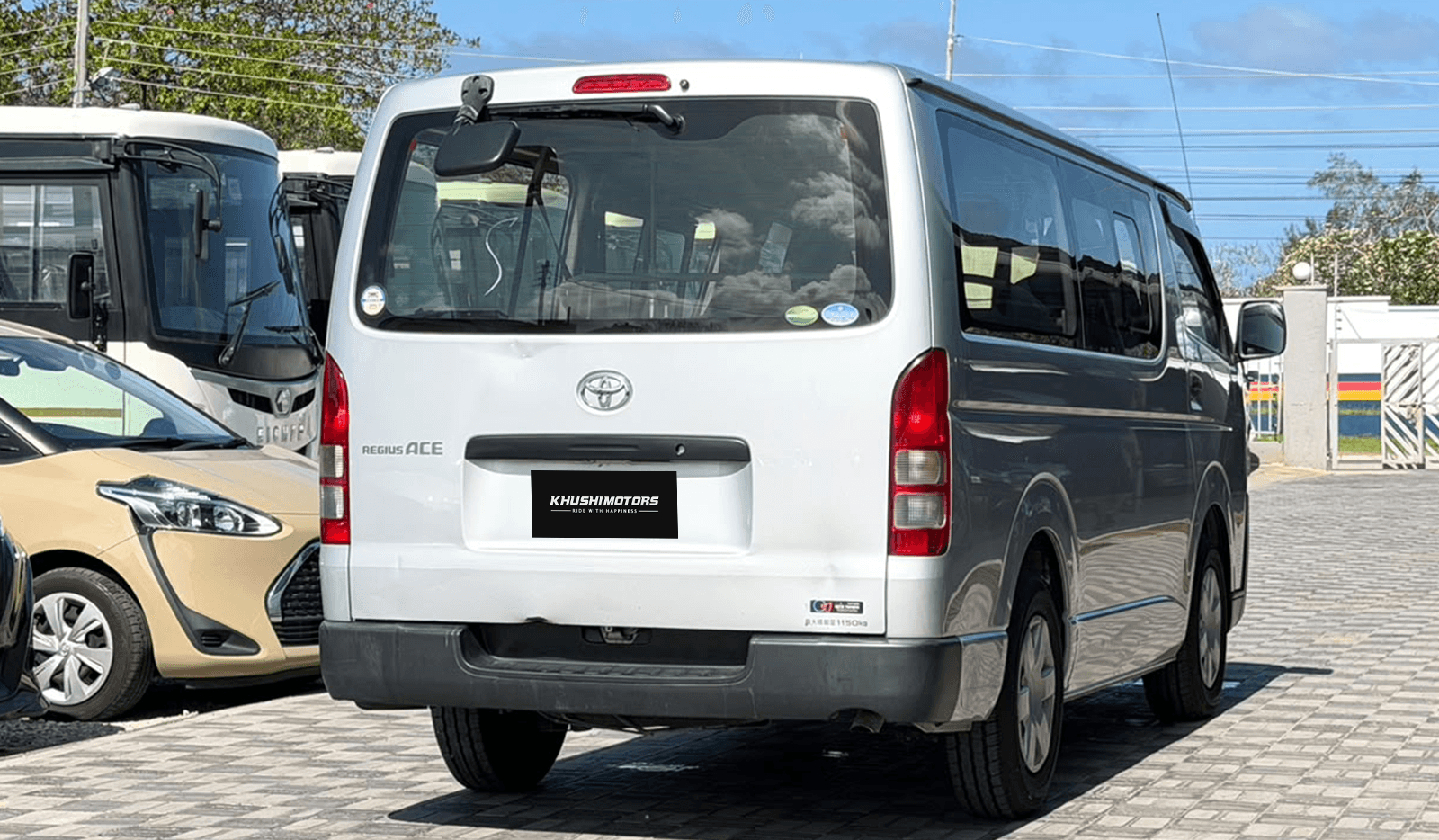 2019 Toyota Regius Ace Van Long DX image-4