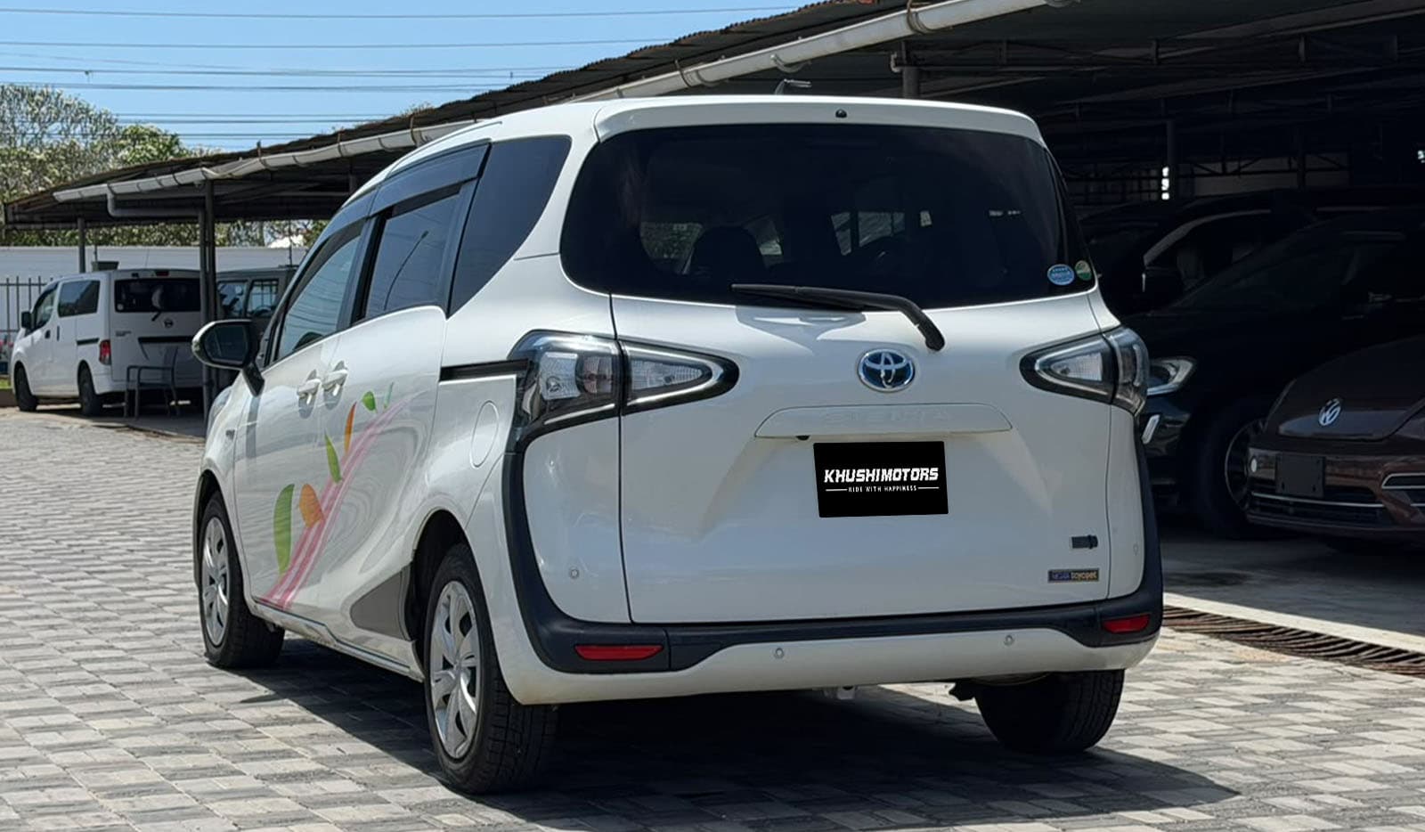 2019 Toyota Sienta Hybrid Funbase G image-4