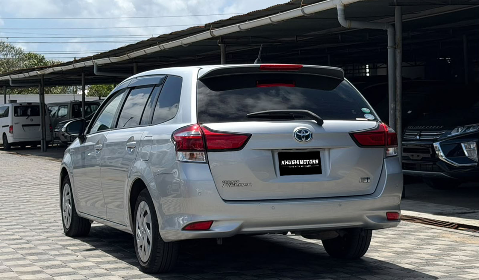 2019 Toyota Fielder Hybrid image-4