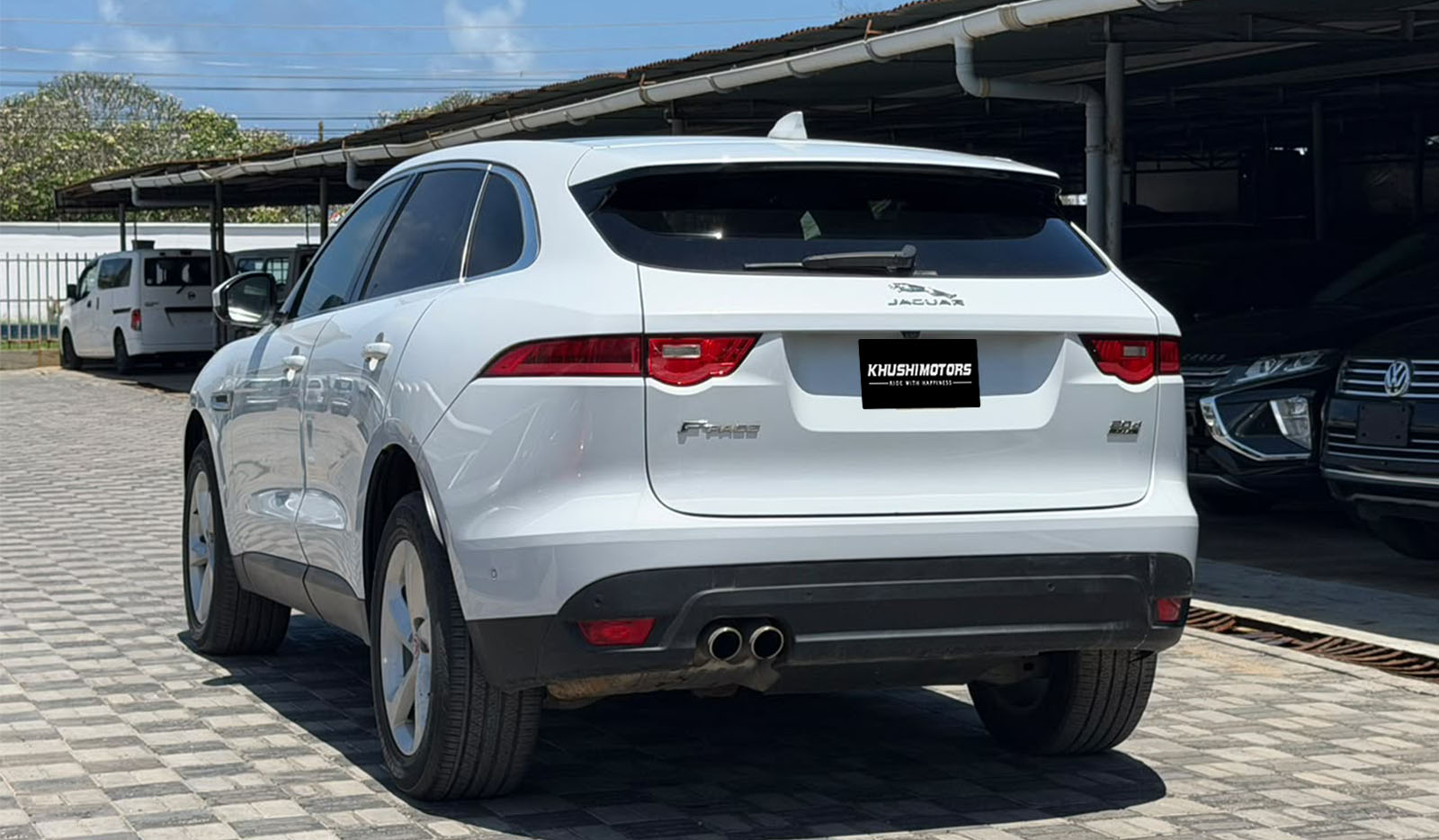 2016 Jaguar F Pace Prestige image-4