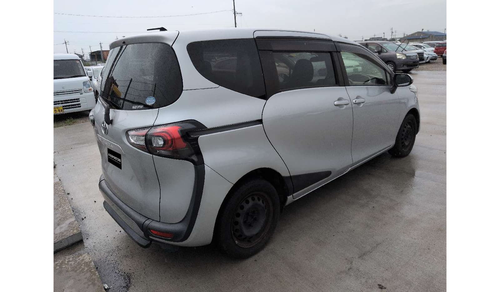 2019 Toyota Sienta image-4
