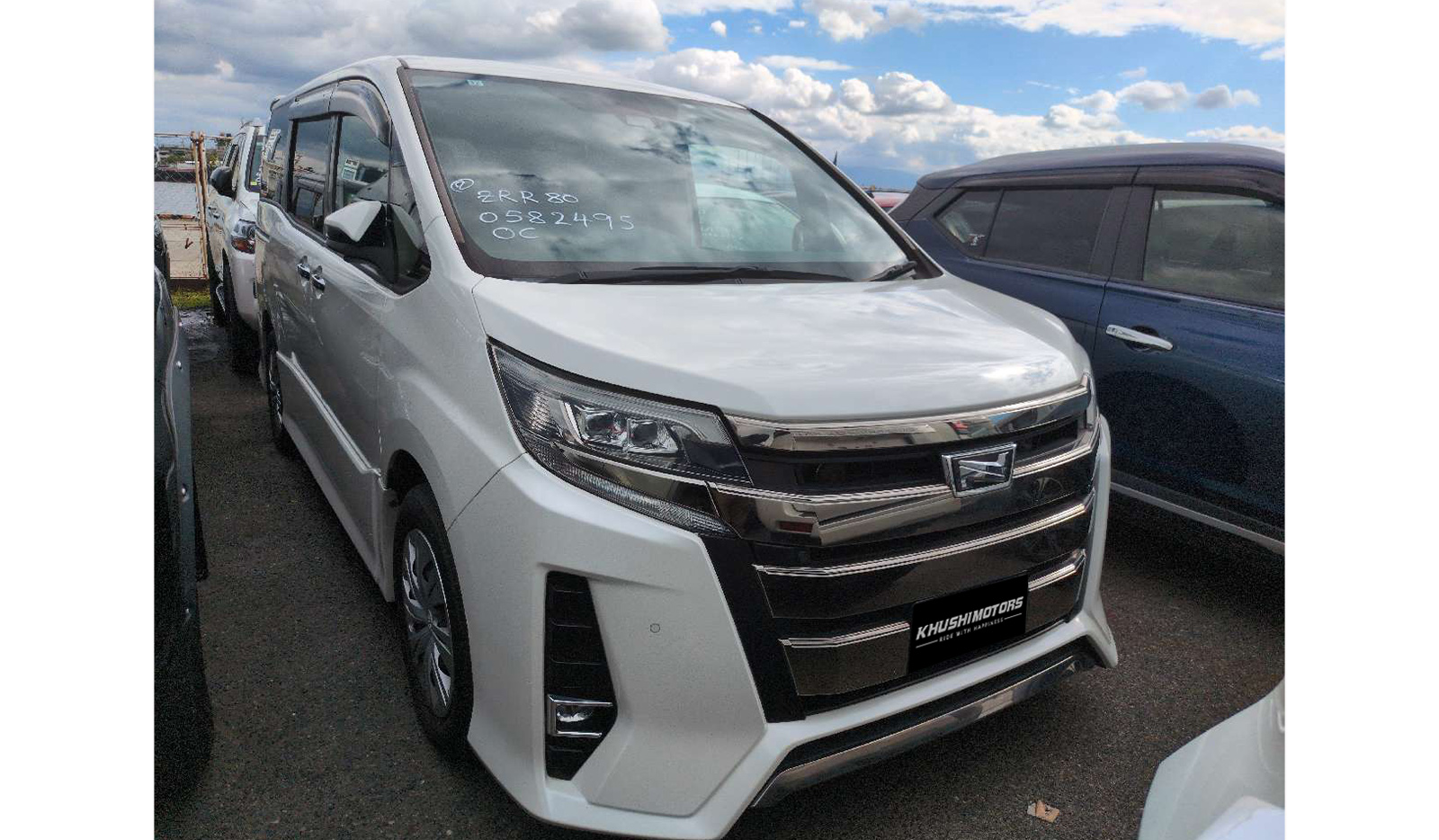 2019 Toyota Noah image-1