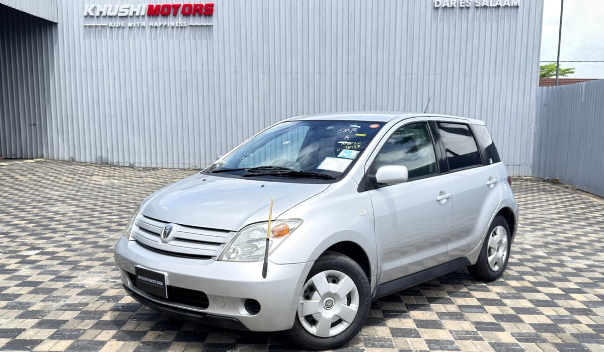 2004 Toyota IST F image-3