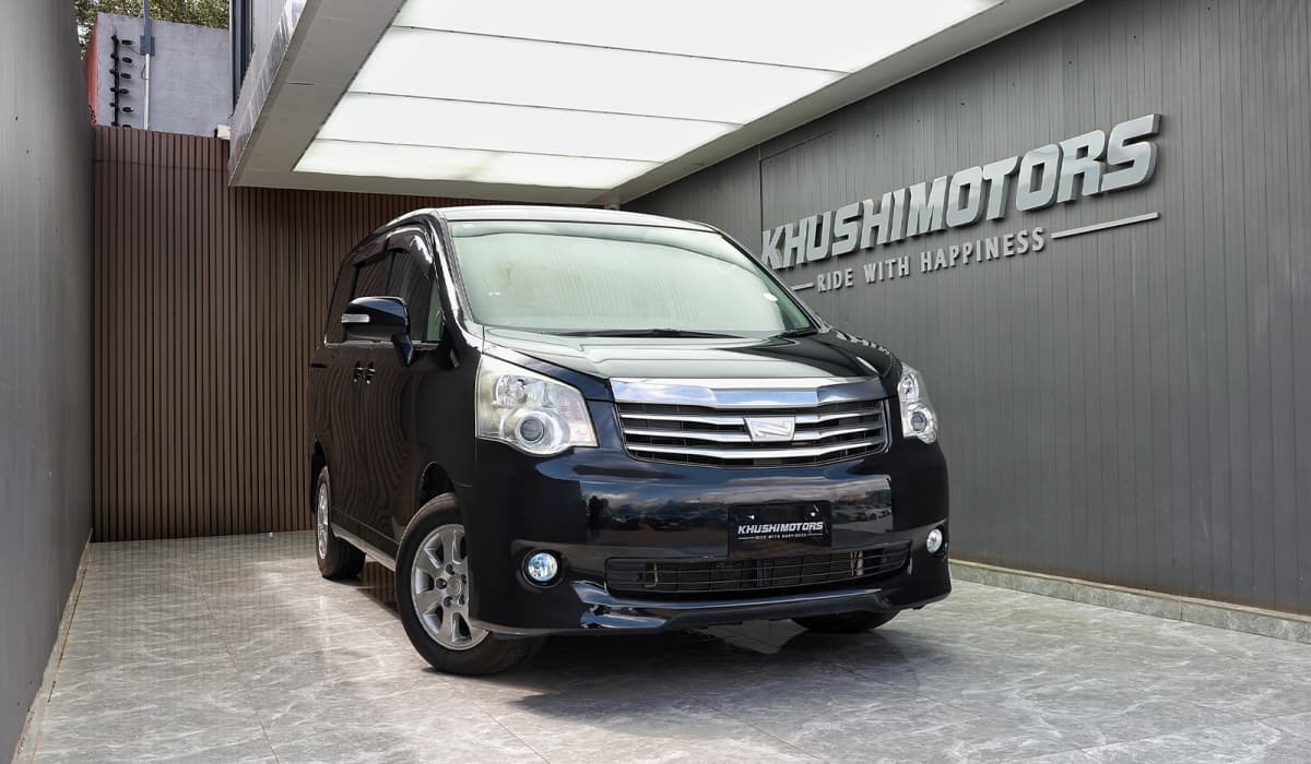 2012 Toyota Noah YY image-1