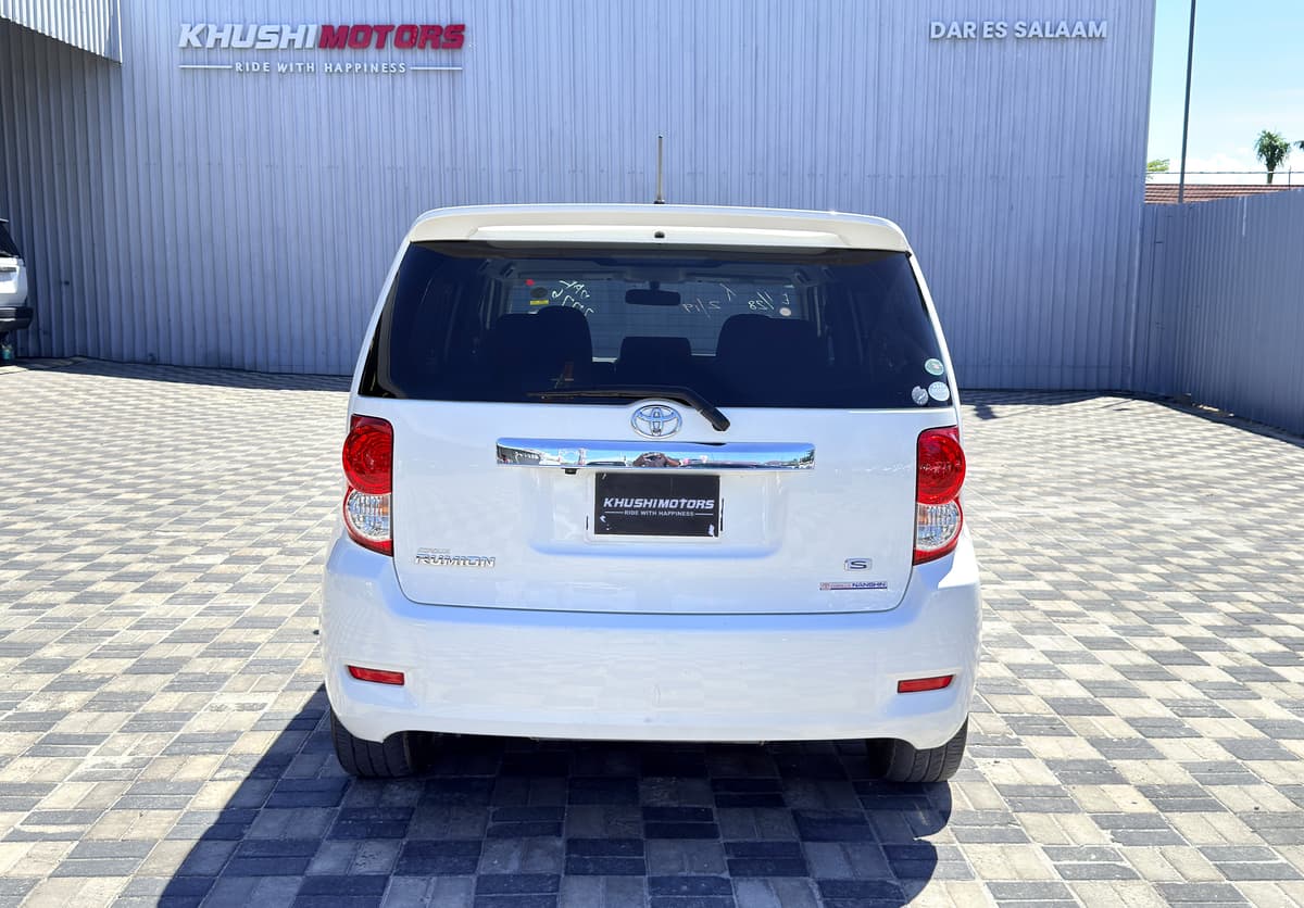 2011 Toyota Corolla Rumion G image-5