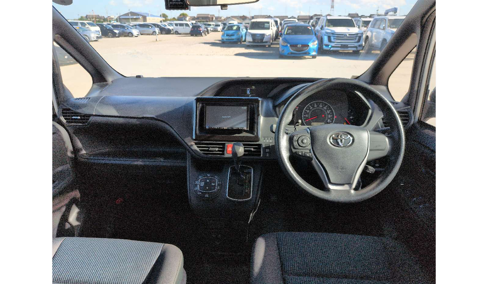 2019 Toyota Voxy image-5