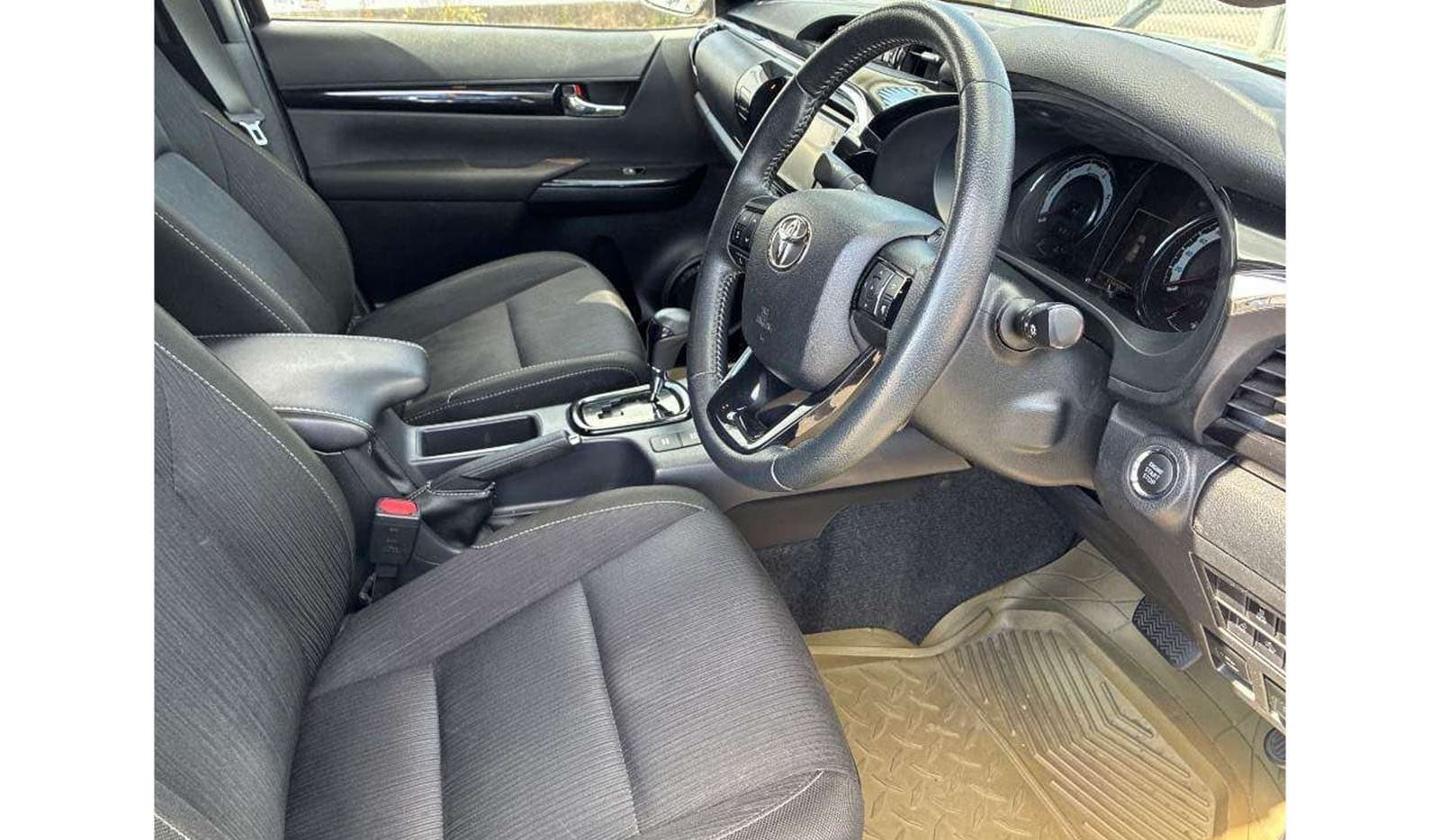 2019 Toyota Hilux Z Black Rally Edition image-6
