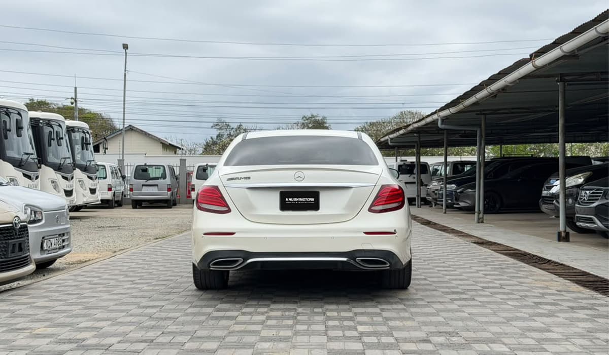 2016 Mercedes-Benz E-Class Avantgarde E200d image-5
