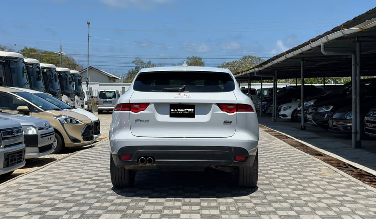2016 Jaguar F Pace Prestige image-5