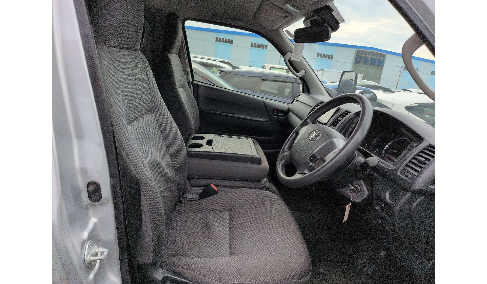 2019 Toyota Hiace Van image-5