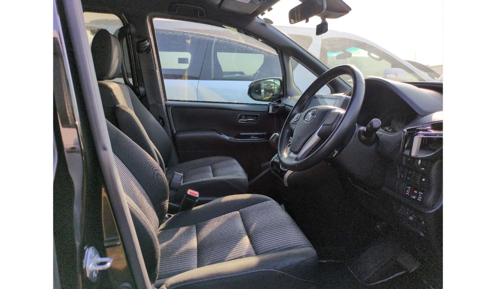 2019 Toyota Voxy image-5