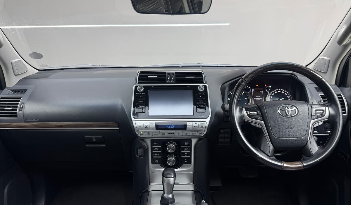 2019 Toyota Land Cruiser Prado VXL image-7