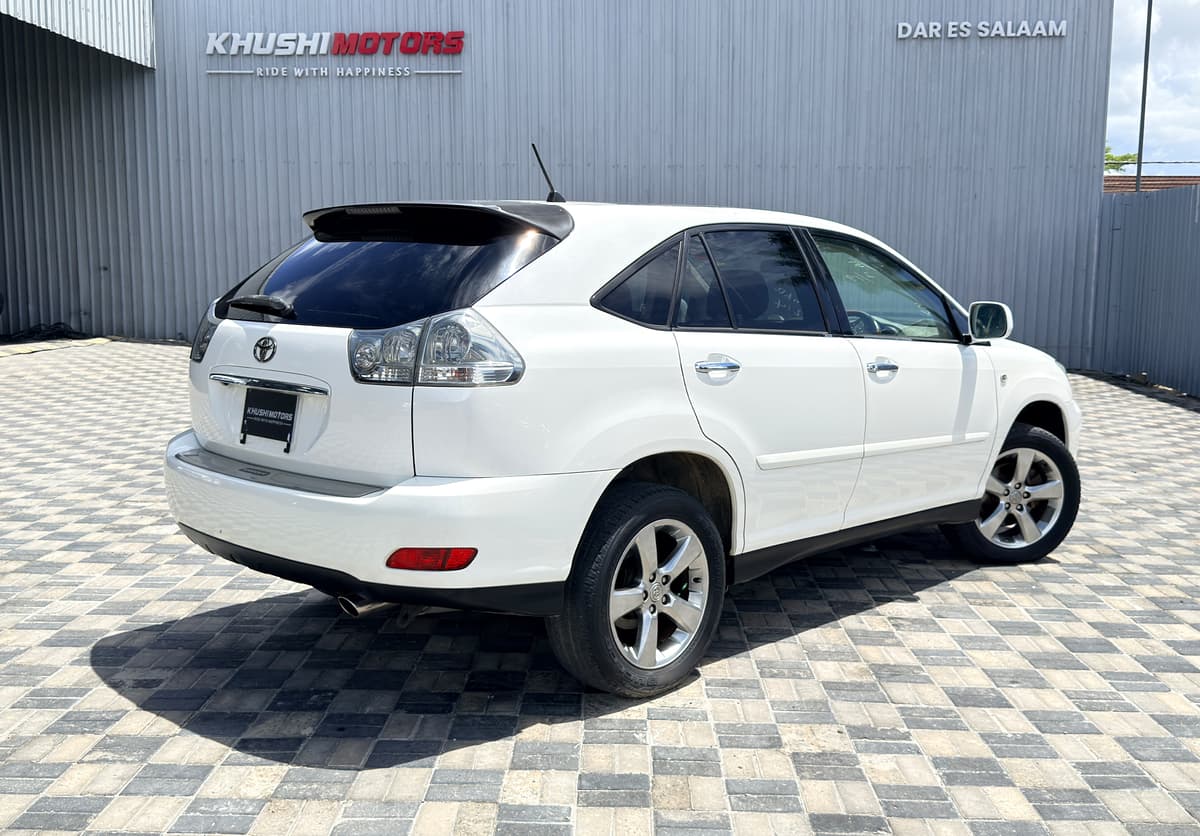 2005 Toyota Harrier Alcantra Version image-6