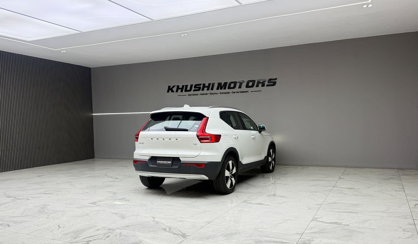 2019 Volvo XC 40 T4 MOMENTUM image-6