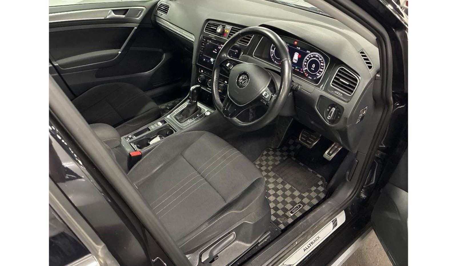 2019 Volkswagen Golf Alltrack TSI 4Motion image-5