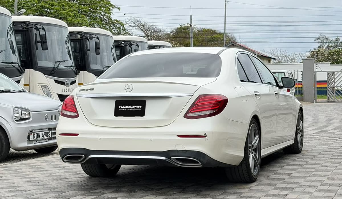 2016 Mercedes-Benz E-Class Avantgarde E200d image-6