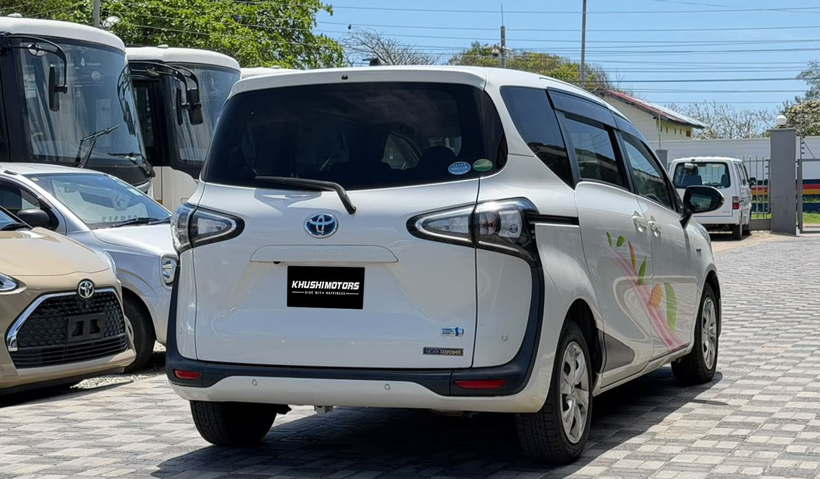 2019 Toyota Sienta Hybrid Funbase G image-6