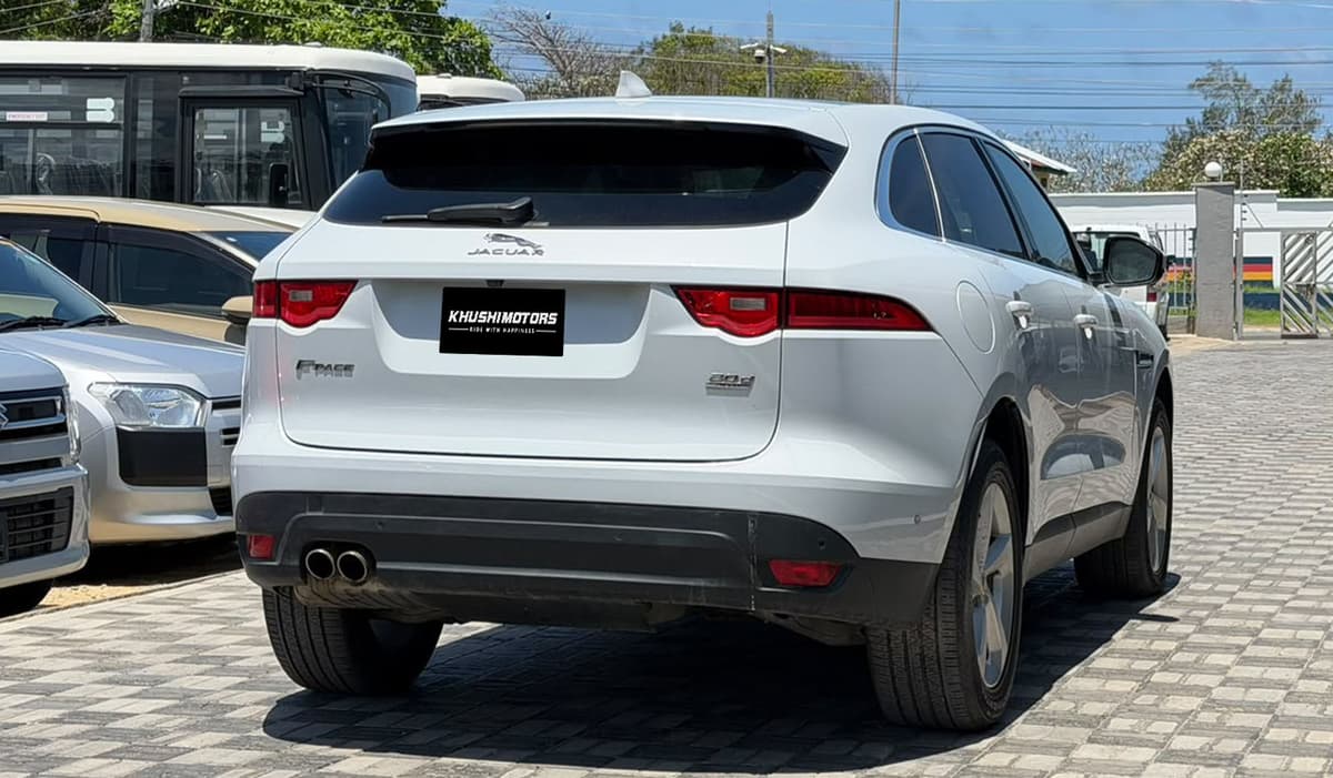 2016 Jaguar F Pace Prestige image-6