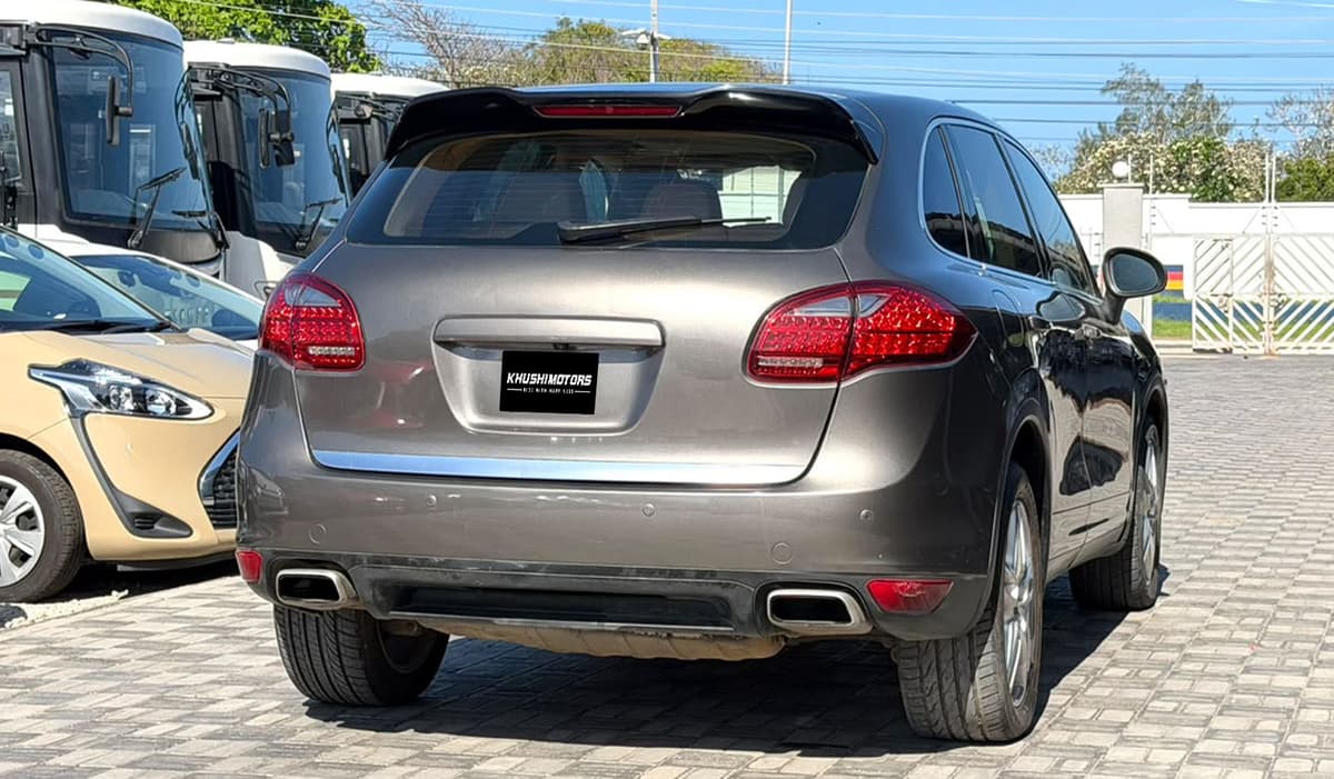 2013 Porsche Cayenne image-6
