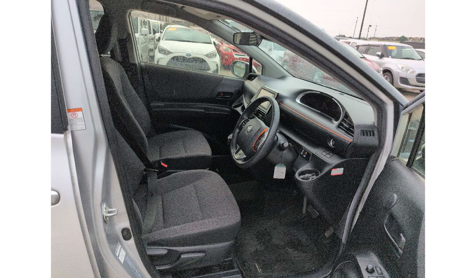 2019 Toyota Sienta image-6