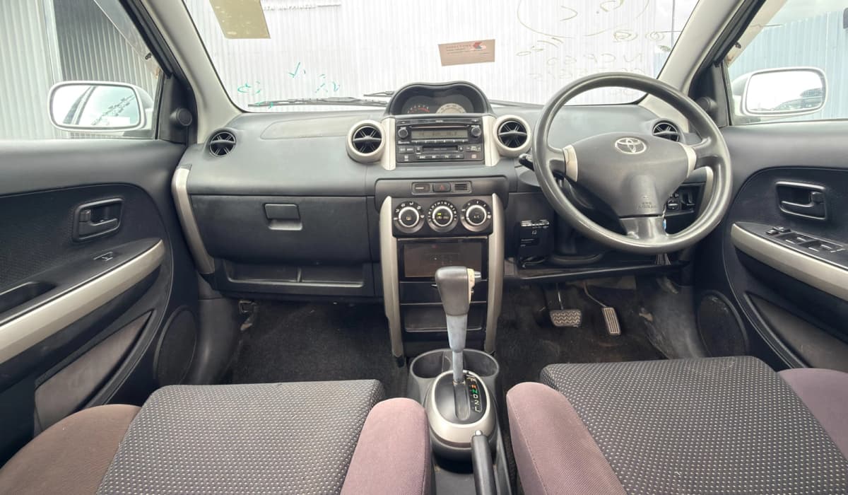 2003 Toyota IST F L Edition image-8