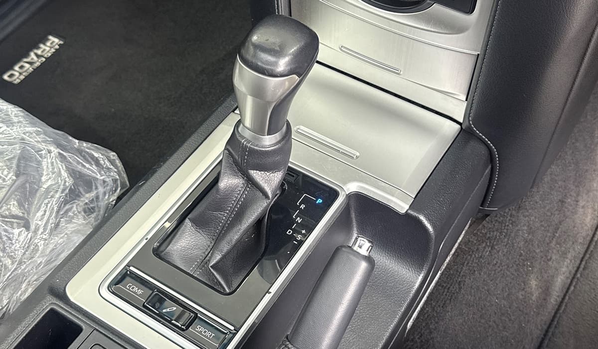 2019 Toyota Land Cruiser Prado VXL image-8