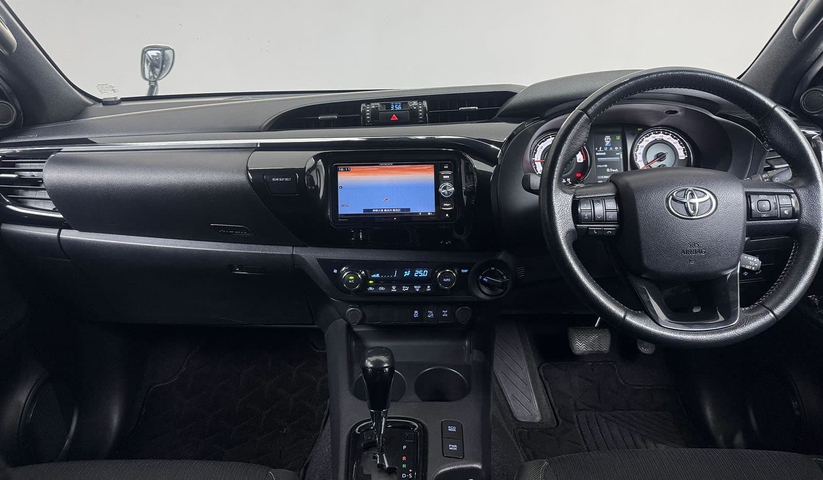 2019 Toyota Hilux Z Black Rally Edition image-7