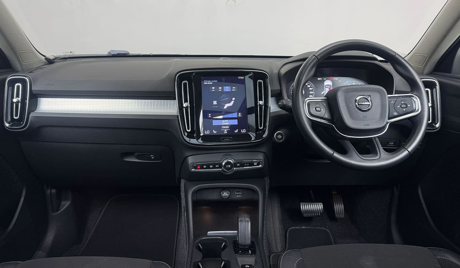 2019 Volvo XC 40 T4 MOMENTUM image-7