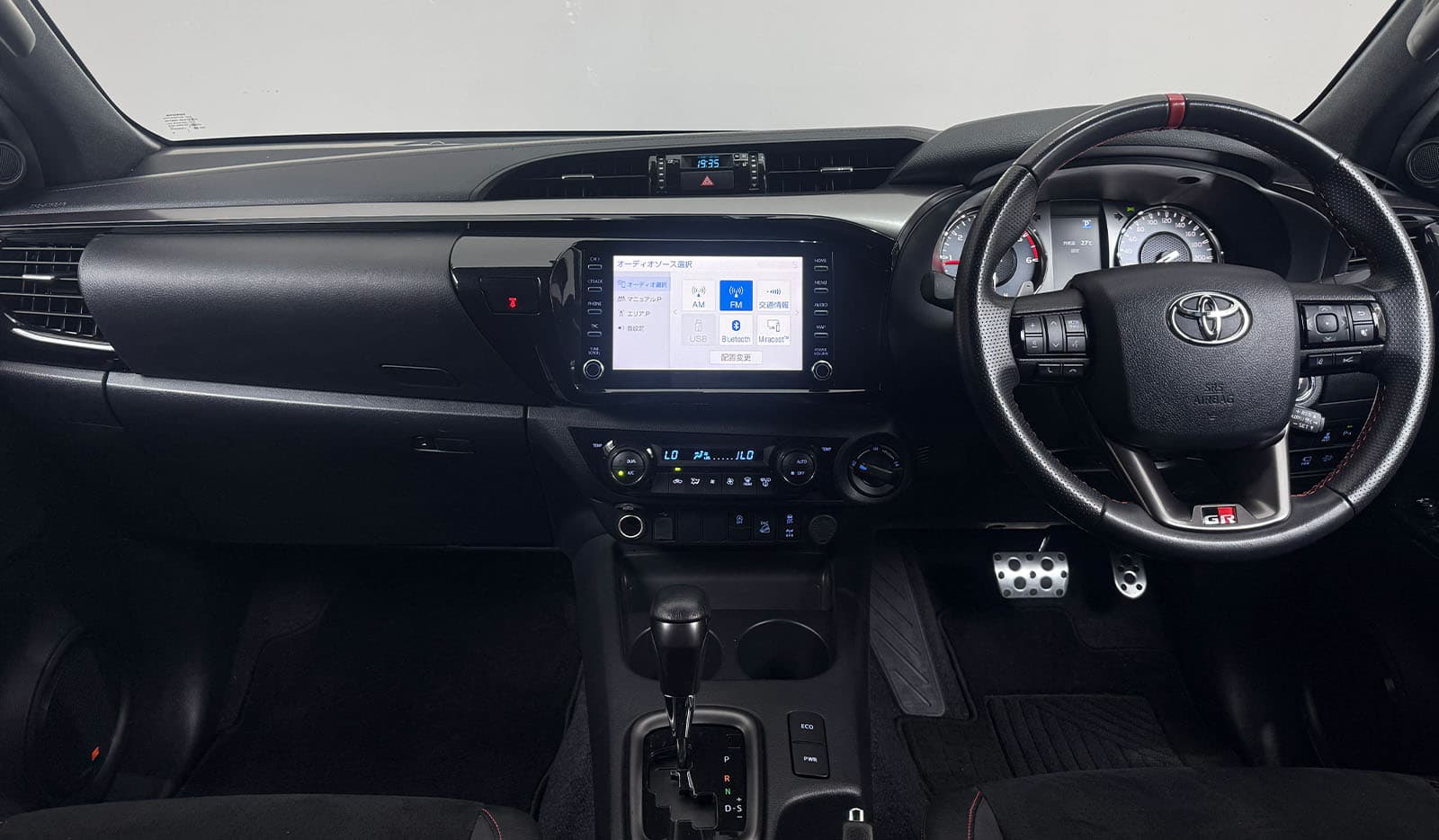 2022 Toyota Hilux image-7