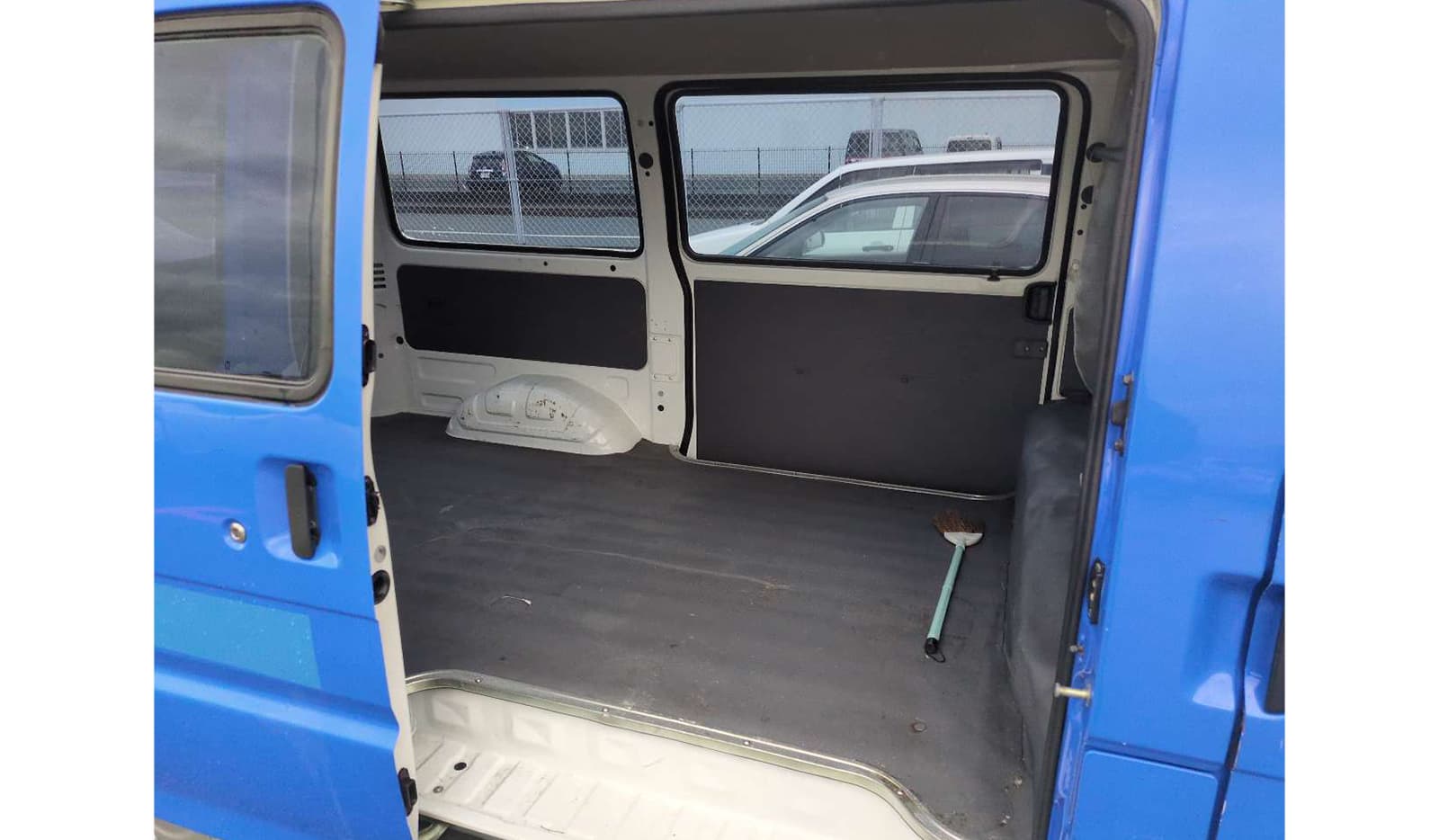 2020 Mazda Bongo DX image-8