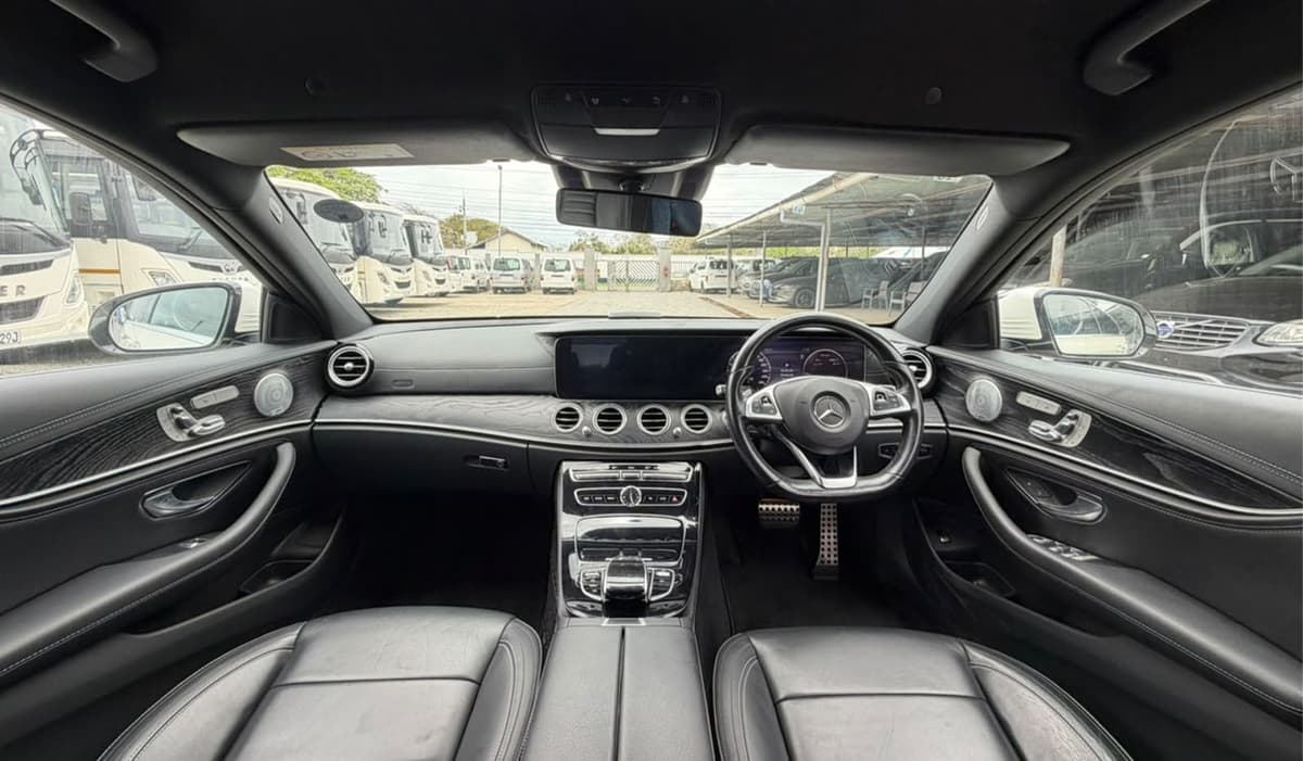 2016 Mercedes-Benz E-Class Avantgarde E200d image-7