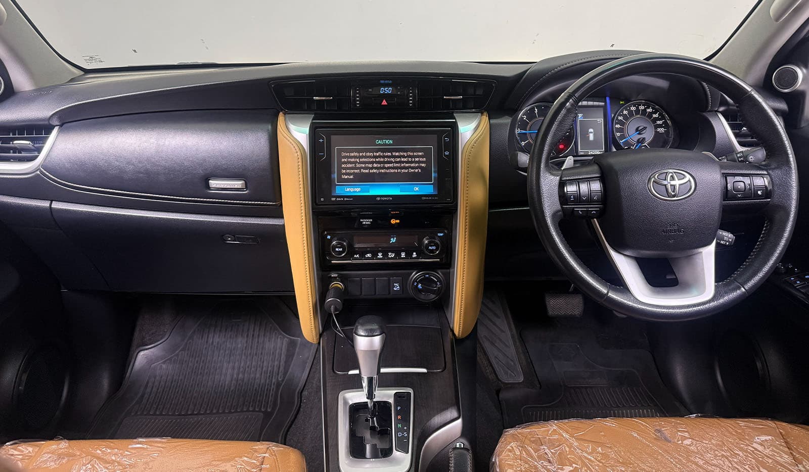 2019 Toyota Fortuner image-8
