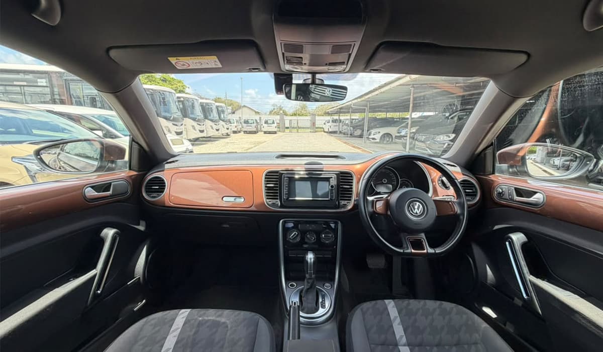 2018 Volkswagen Beetle Design image-7