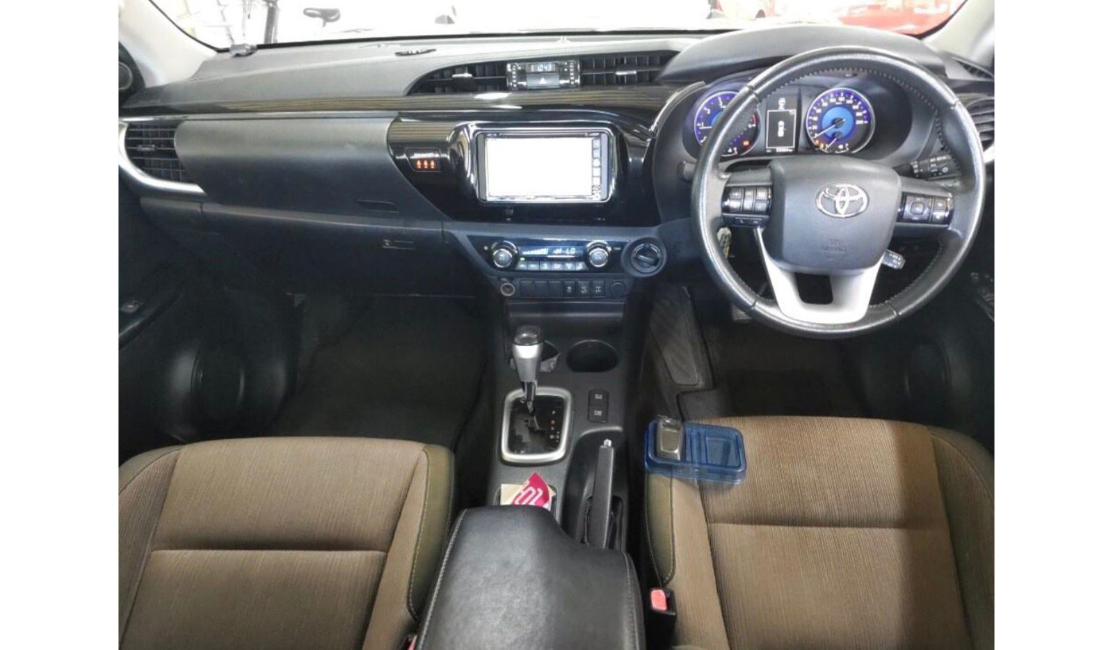 2017 Toyota Hilux image-7