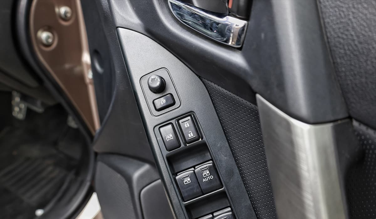 2013 Subaru Forester 2.0XT Eyesight image-9